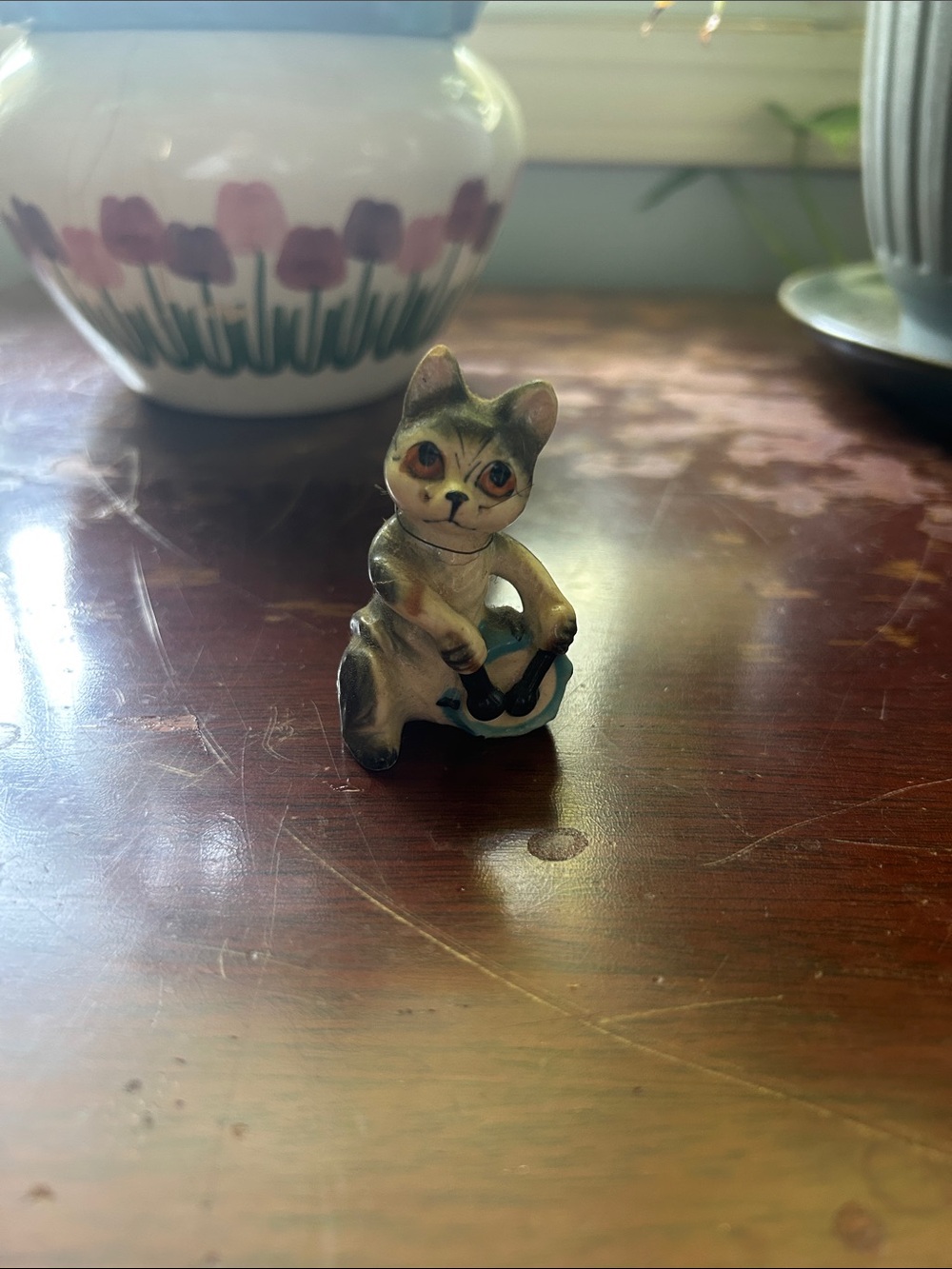 Vintage ceramic kitten with whiskers